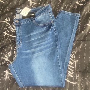 medium washed skinny jeans